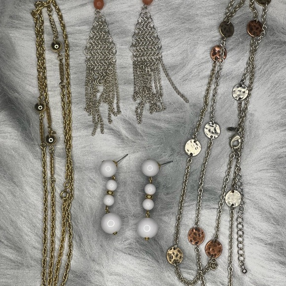 Jewelry - Chic Silver, gold, and Silver necklace and earring bundle Vintage.